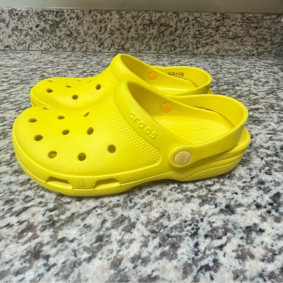 Crocs Yellow Unisex Women’s Size 8, Men’s Size 6 - Picture 8 of 8